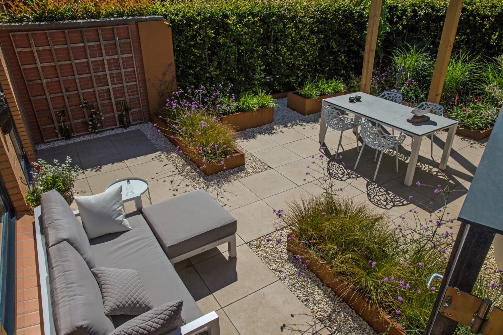 Voorbeeldtuin Cerasolid keramische tegel 3 cm dik mist 60x60x3 cm concrete taupe